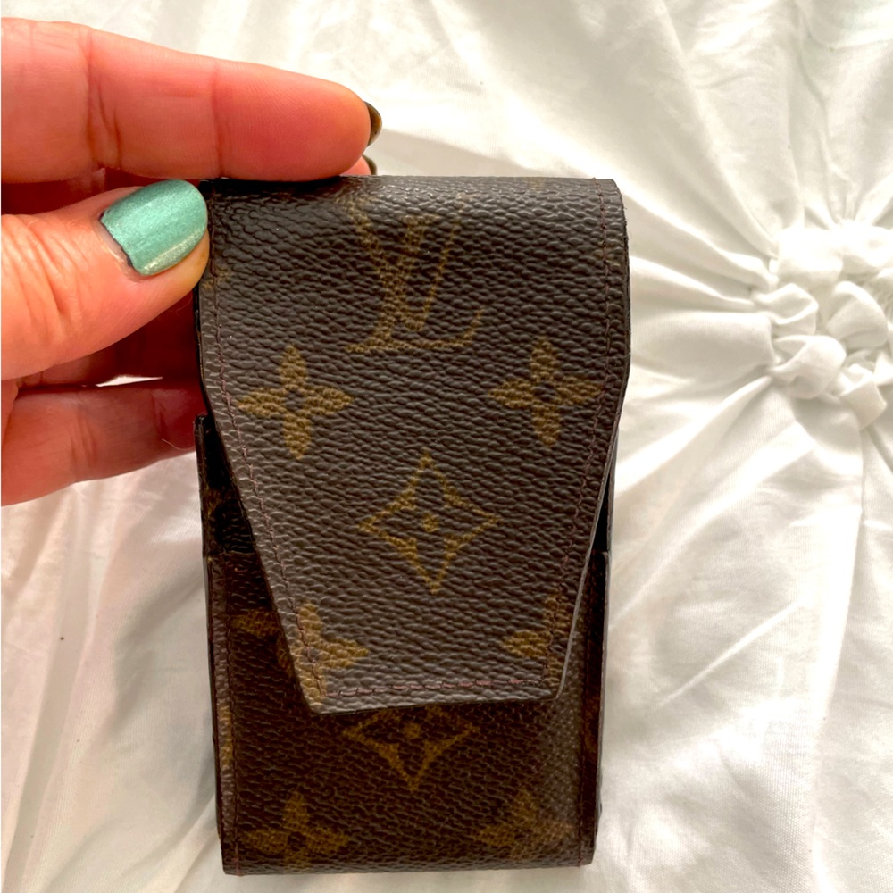 LV cigarettes case.